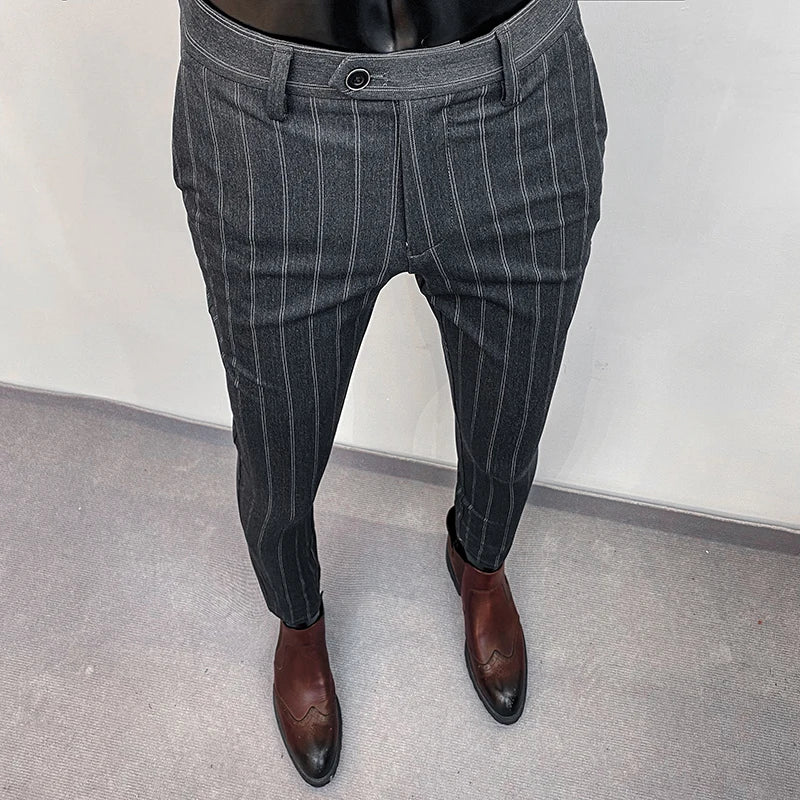 Pantalón de Vestir Hombre — Corte Slim, Rayas Elegantes