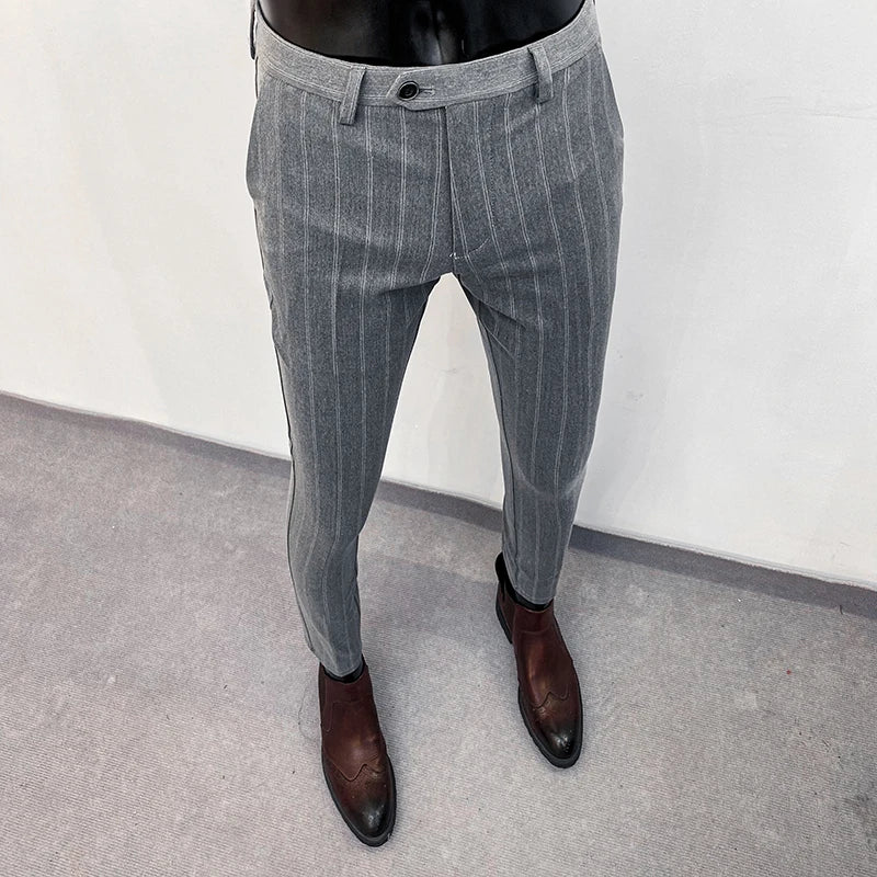 Pantalón de Vestir Hombre — Corte Slim, Rayas Elegantes