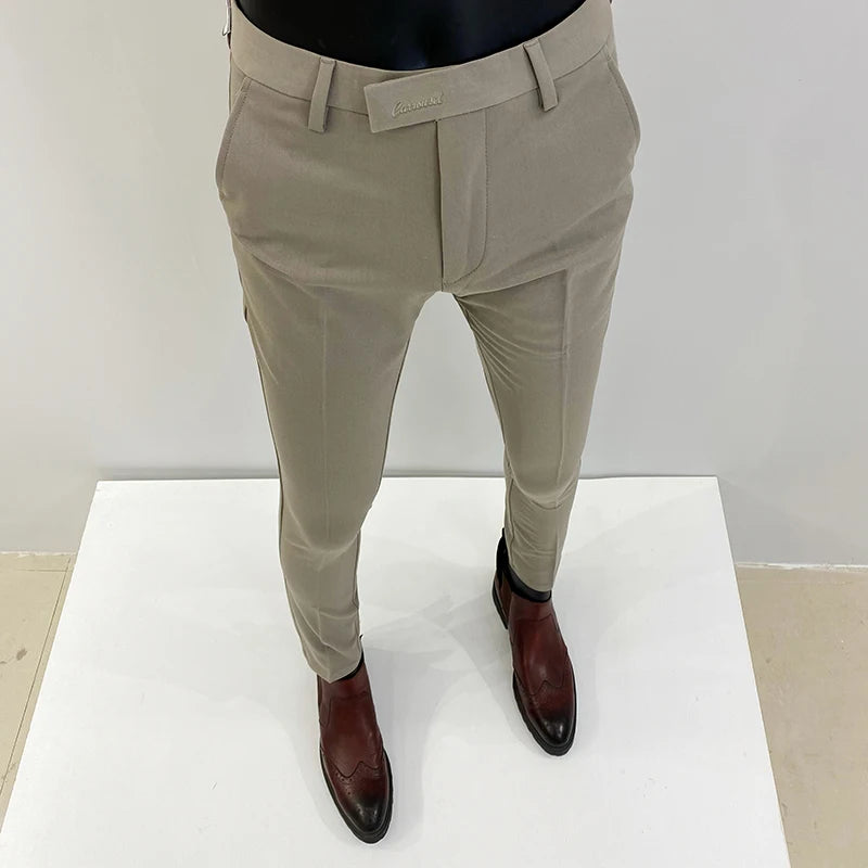 Pantalón de Vestir Hombre — Corte Slim, Rayas Elegantes